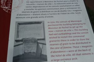 Plaque du passage des greniers