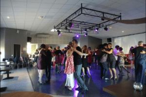 Restaurant cabaret bowling