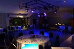 Restaurant cabaret bowling