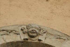 Mascaron à l'église Notre Dame du Thor