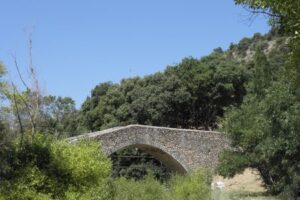 Le petit pont de pierre