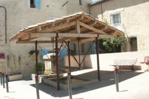 Fontaine de la placette à Oraison