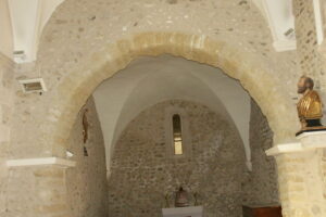 Voûte d'arrête à l'église Saint Pierre du Castellet