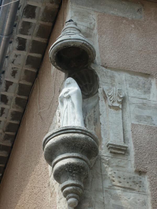 Niche d'Angle de la Vierge à Oraison