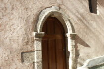 Porte annexe église Saint Pierre au Castellet