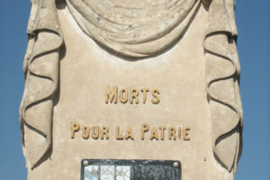 Stèle commémorative des morts pour la patrie à Oraison