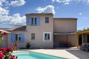 Piscine et villa