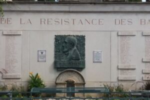 Gros plan du monument des martyrs de la Résistance