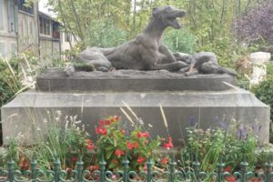 Statue "lévrier et lièvre"