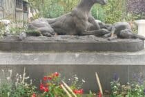 Statue "lévrier et lièvre"