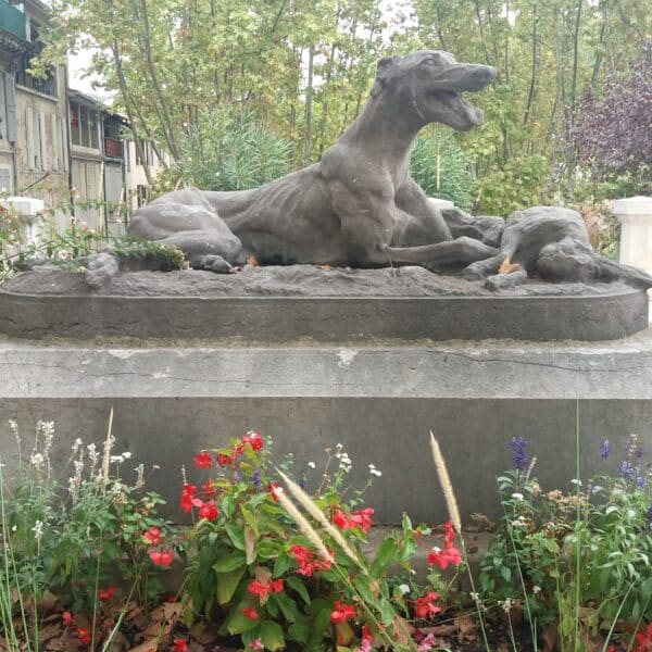Statue "lévrier et lièvre"