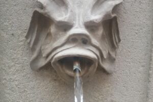 Détail de la fontaine rue Guilhempierre