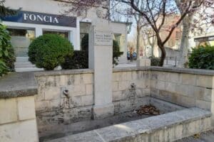 Fontaine et buste Arthur Robert_Manosque