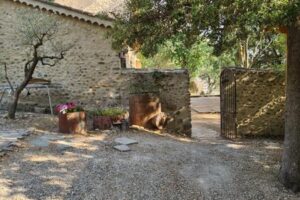 Entrée nord du Pigeonnier